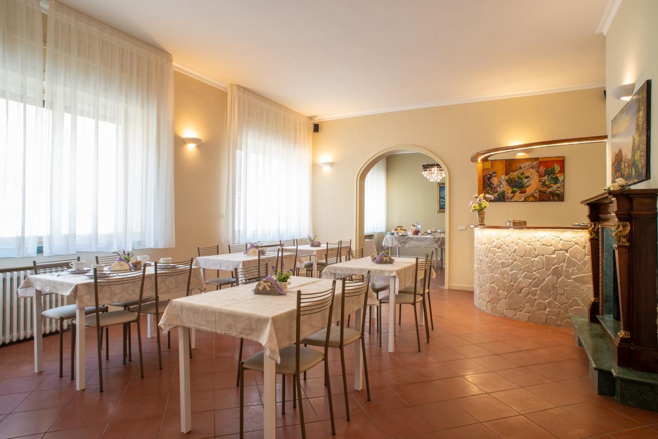 Domus Salento & Con Parcheggio Privato In Loco Bed & Breakfast