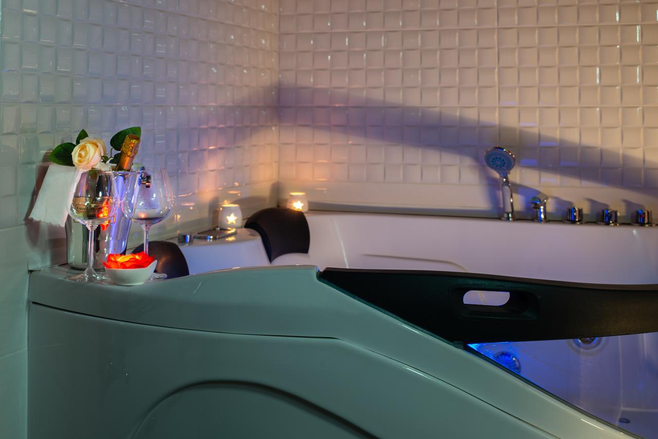 Bed & Breakfast Domus Salento & Con Parcheggio Privato In Loco 4*