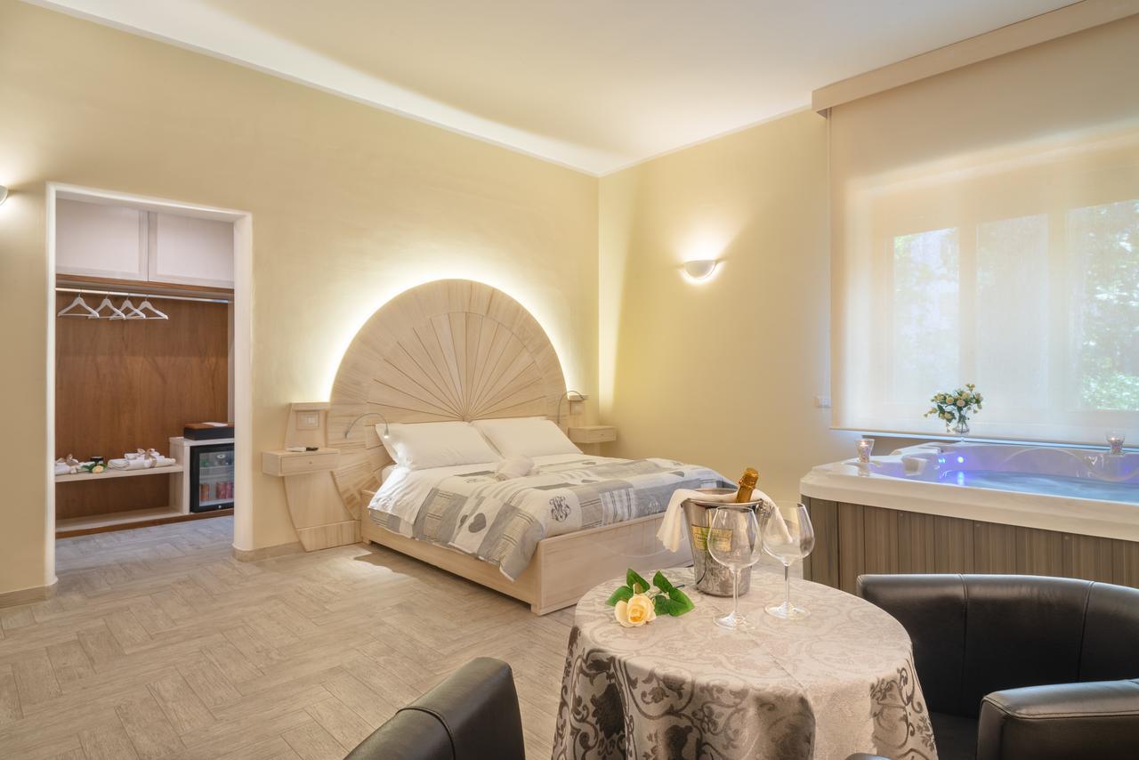 Domus Salento & Con Parcheggio Privato In Loco 4*